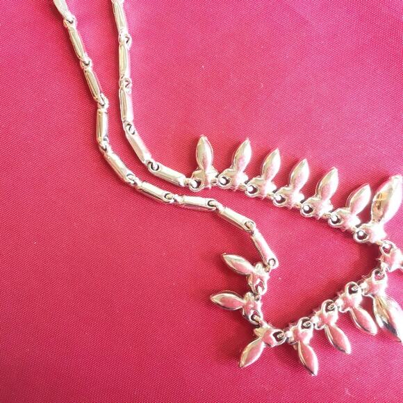 BEAUTIFUL NECKLACE WITH CRYSTALS ALL AROUND - Picture 3 of 8